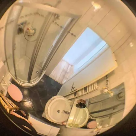 Zentrale Maisonette Mit Dachterrasse & Netflix Apartman